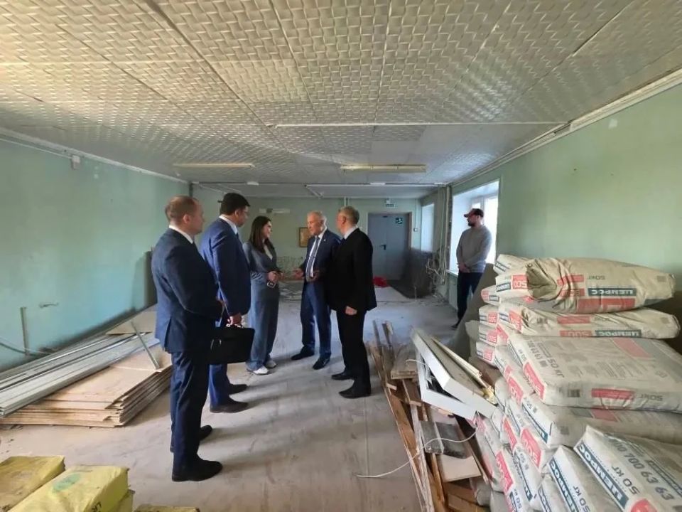 Министр образования и науки Диана Кузнецова с рабочим визитом посетила Полярные Зори, где ознакомилась с реализацией проектов по модернизации образовательных учреждений Министр образования и науки Диана Кузнецова с рабочим визитом посетила Полярные Зори, где ознакомилась с реализацией проектов по модернизации образовательных учреждений