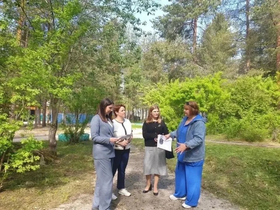 Министр образования и науки Диана Кузнецова с рабочим визитом посетила Полярные Зори, где ознакомилась с реализацией проектов по модернизации образовательных учреждений Министр образования и науки Диана Кузнецова с рабочим визитом посетила Полярные Зори, где ознакомилась с реализацией проектов по модернизации образовательных учреждений