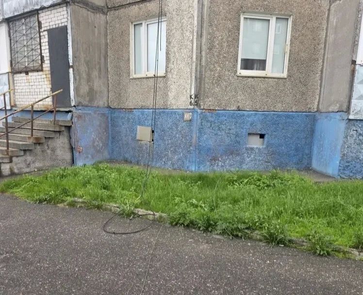 Специалисты городских служб совместно с представителями провайдера цифровых услуг «Ростелеком» аккуратно демонтировали бесхозный кабель, который долгое время бессистемно провисал над тротуаром и проезжей частью и беспокоил... Специалисты городских служб совместно с представителями провайдера цифровых услуг «Ростелеком» аккуратно демонтировали бесхозный кабель, который долгое время бессистемно провисал над тротуаром и проезжей частью и беспокоил...