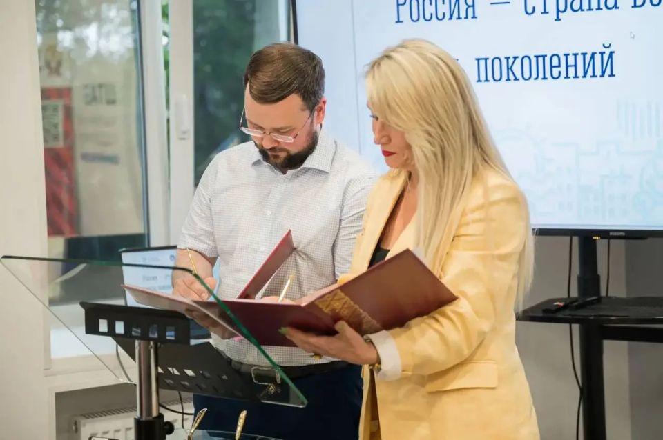 Глава Мурманска подписал соглашение с региональным филиалом Президентской академии Глава Мурманска подписал соглашение с региональным филиалом Президентской академии