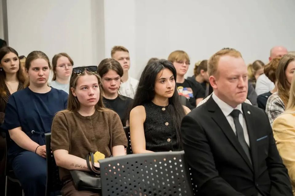Глава Мурманска подписал соглашение с региональным филиалом Президентской академии Глава Мурманска подписал соглашение с региональным филиалом Президентской академии