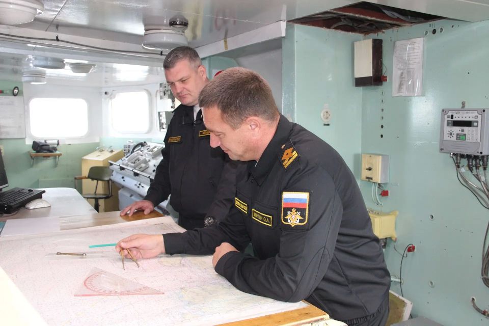 Всегда готовые помочь. . Выходят в море североморские спасатели Завершение дальнего похода спасательного буксирного судна "Алтай" ознаменовалось торжественной встречей моряков в родной базе Всегда готовые помочь. . Выходят в море североморские спасатели Завершение дальнего похода спасательного буксирного судна "Алтай" ознаменовалось торжественной встречей моряков в родной базе