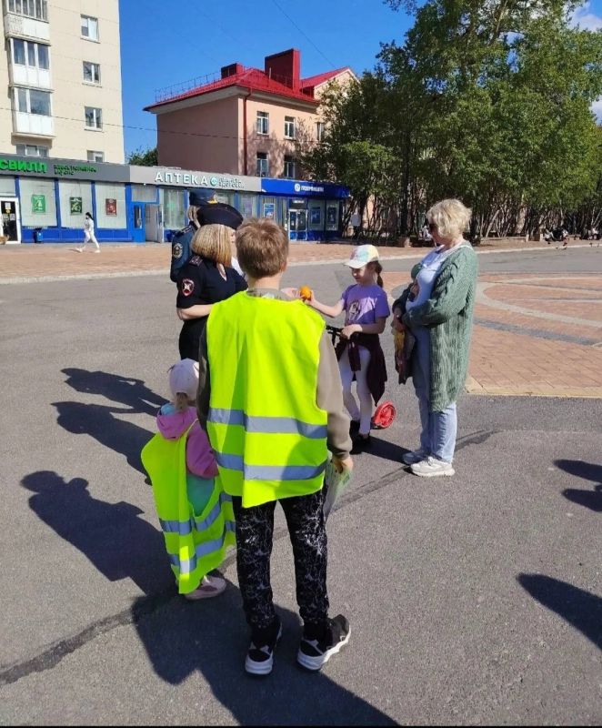 ЗАТО Североморск:. Межведомственное профилактическое мероприятие «Безопасная дорога в лето», приуроченное ко "Дню России" и посвящённое снижению аварийности и обеспечению безопасности детей в летний период ЗАТО Североморск:. Межведомственное профилактическое мероприятие «Безопасная дорога в лето», приуроченное ко "Дню России" и посвящённое снижению аварийности и обеспечению безопасности детей в летний период