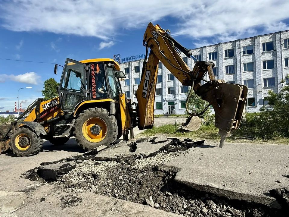 В рамках народной программы «На севере -жить!» продолжается ремонт улицы Домостроительной в Мурманске В рамках народной программы «На севере -жить!» продолжается ремонт улицы Домостроительной в Мурманске