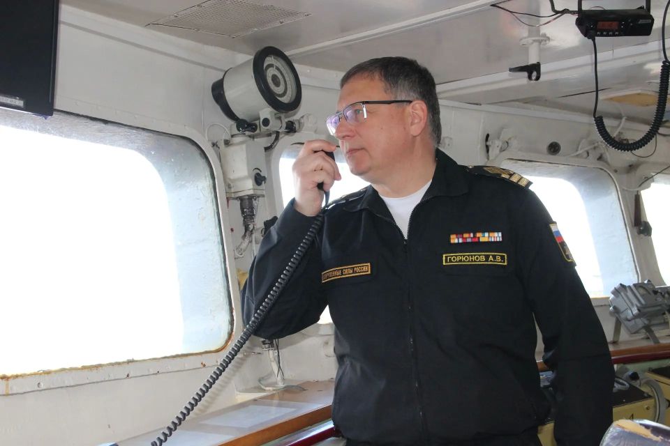 Всегда готовые помочь. . Выходят в море североморские спасатели Завершение дальнего похода спасательного буксирного судна "Алтай" ознаменовалось торжественной встречей моряков в родной базе Всегда готовые помочь. . Выходят в море североморские спасатели Завершение дальнего похода спасательного буксирного судна "Алтай" ознаменовалось торжественной встречей моряков в родной базе