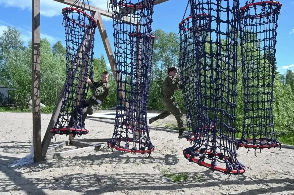 Полоса препятствий, настоящая солдатская каша и море впечатлений: школьники и студенты города-героя приняли участие в городском празднике патриотов Полоса препятствий, настоящая солдатская каша и море впечатлений: школьники и студенты города-героя приняли участие в городском празднике патриотов