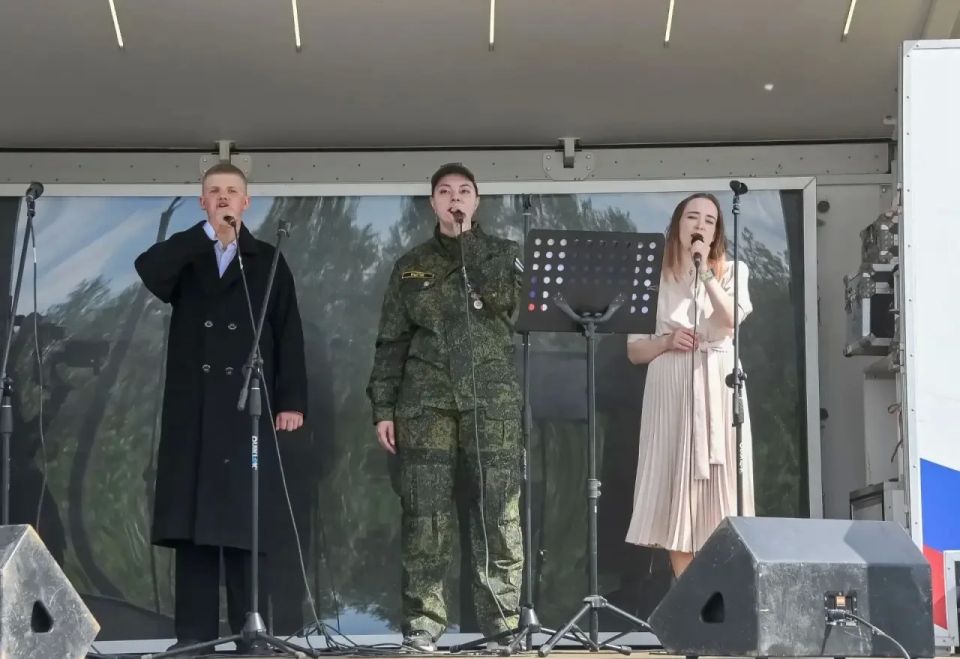 Полоса препятствий, настоящая солдатская каша и море впечатлений: школьники и студенты города-героя приняли участие в городском празднике патриотов Полоса препятствий, настоящая солдатская каша и море впечатлений: школьники и студенты города-героя приняли участие в городском празднике патриотов