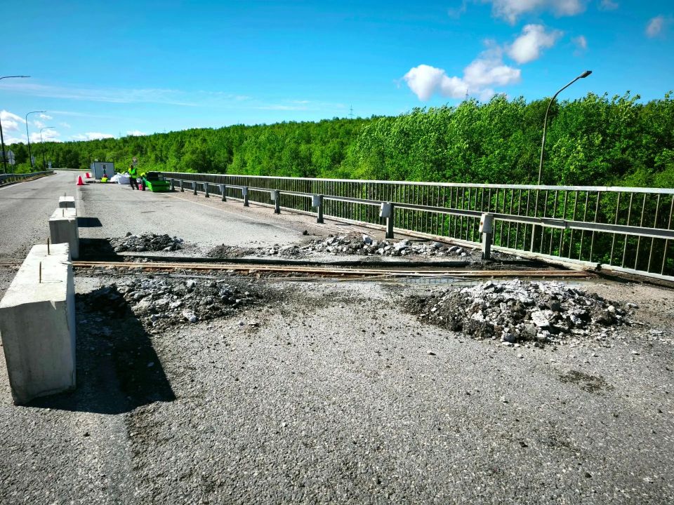 В рамках нацпроекта «Инфраструктура для жизни» начался ремонт путепровода — ключевого элемента развязки у моста через Кольский залив В рамках нацпроекта «Инфраструктура для жизни» начался ремонт путепровода — ключевого элемента развязки у моста через Кольский залив