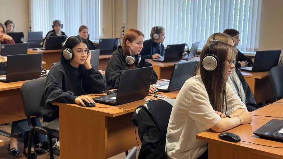 Работу ситуационного центра ГИА в Мурманской области проверила Диана Кузнецова Работу ситуационного центра ГИА в Мурманской области проверила Диана Кузнецова
