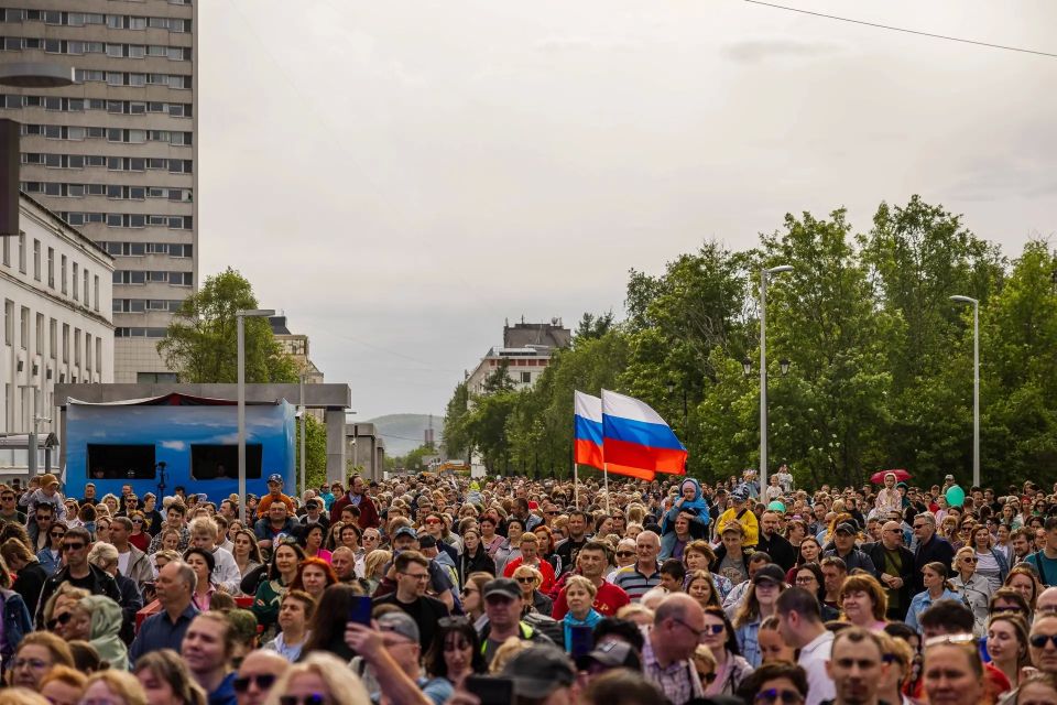 Мурманск отметил День России Мурманск отметил День России