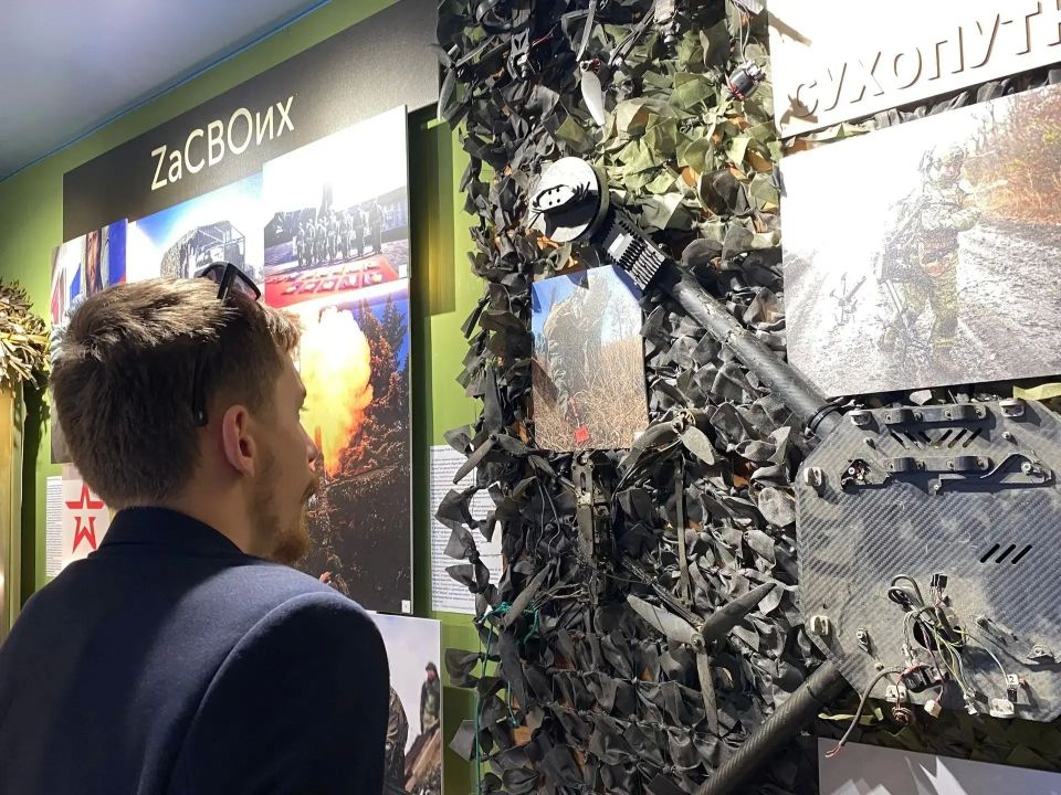 В выставочном зале Кировска открылась постоянная выставка "ZaСВОих" В выставочном зале Кировска открылась постоянная выставка "ZaСВОих"