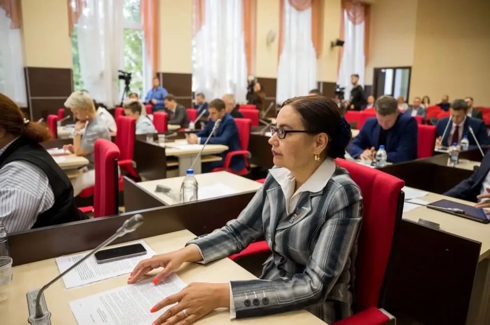 На 24м заседании Совета депутатов города Мурманска единогласно утверждены кандидатуры для ходатайства о награждении медалью ордена «Родительская слава» семь образцовых семей нашего города: семьи Сазоновых, Сухан, Петровых... На 24м заседании Совета депутатов города Мурманска единогласно утверждены кандидатуры для ходатайства о награждении медалью ордена «Родительская слава» семь образцовых семей нашего города: семьи Сазоновых, Сухан, Петровых...