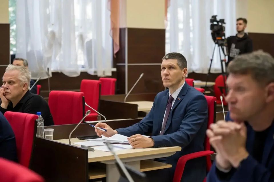 На 24м заседании Совета депутатов города Мурманска единогласно утверждены кандидатуры для ходатайства о награждении медалью ордена «Родительская слава» семь образцовых семей нашего города: семьи Сазоновых, Сухан, Петровых... На 24м заседании Совета депутатов города Мурманска единогласно утверждены кандидатуры для ходатайства о награждении медалью ордена «Родительская слава» семь образцовых семей нашего города: семьи Сазоновых, Сухан, Петровых...