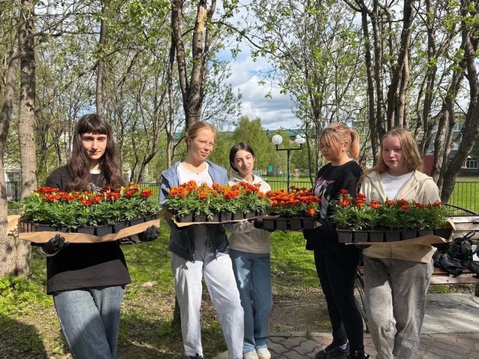 В первый месяц лета около 1300 юных северян трудоустроились по губернаторскому проекту «Работа рядом» В первый месяц лета около 1300 юных северян трудоустроились по губернаторскому проекту «Работа рядом»