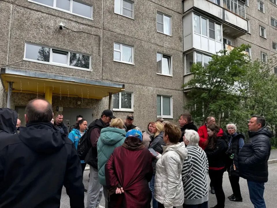 Превентивные рейды продолжаются: проверили содержание домов на улице Фадеев Ручей в Мурманске Превентивные рейды продолжаются: проверили содержание домов на улице Фадеев Ручей в Мурманске