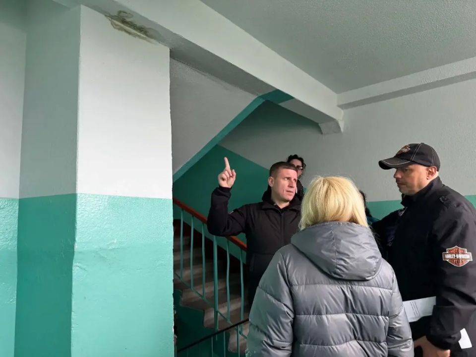 Превентивные рейды продолжаются: проверили содержание домов на улице Фадеев Ручей в Мурманске Превентивные рейды продолжаются: проверили содержание домов на улице Фадеев Ручей в Мурманске