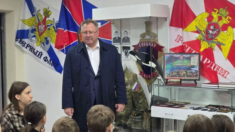 Главный федеральный инспектор по Мурманской области Андрей Калинин посетил Центр гражданско-патриотического воспитания «На Севере - Жить!» Главный федеральный инспектор по Мурманской области Андрей Калинин посетил Центр гражданско-патриотического воспитания «На Севере - Жить!»