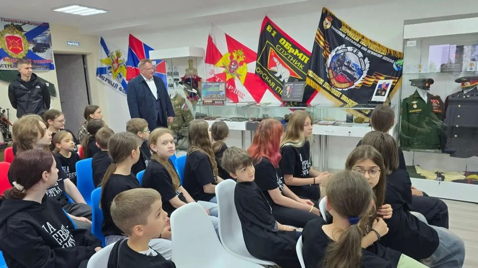Главный федеральный инспектор по Мурманской области Андрей Калинин посетил Центр гражданско-патриотического воспитания «На Севере - Жить!» Главный федеральный инспектор по Мурманской области Андрей Калинин посетил Центр гражданско-патриотического воспитания «На Севере - Жить!»