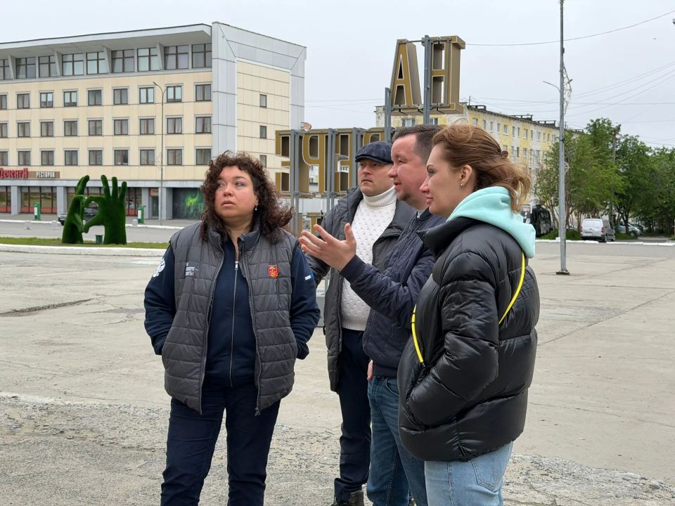 Вице-губернатор Анна Головина и министр культуры Ольга Обухова оценили ход ремонтов и восстановления мемориалов в Печенгском округе Вице-губернатор Анна Головина и министр культуры Ольга Обухова оценили ход ремонтов и восстановления мемориалов в Печенгском округе