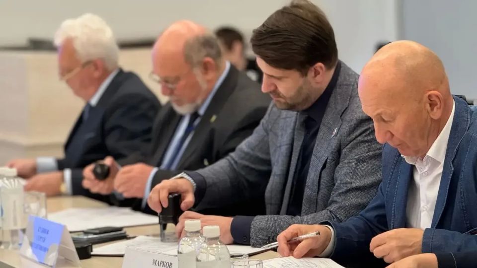 В министерстве образования и науки подписано соглашение о партнёрстве по созданию и развитию кластера среднего профессионального образования «Цифровой код Севера» в рамках федерального проекта «Профессионалитет» В министерстве образования и науки подписано соглашение о партнёрстве по созданию и развитию кластера среднего профессионального образования «Цифровой код Севера» в рамках федерального проекта «Профессионалитет»