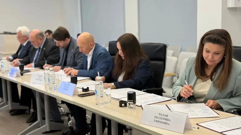 В министерстве образования и науки подписано соглашение о партнёрстве по созданию и развитию кластера среднего профессионального образования «Цифровой код Севера» в рамках федерального проекта «Профессионалитет» В министерстве образования и науки подписано соглашение о партнёрстве по созданию и развитию кластера среднего профессионального образования «Цифровой код Севера» в рамках федерального проекта «Профессионалитет»