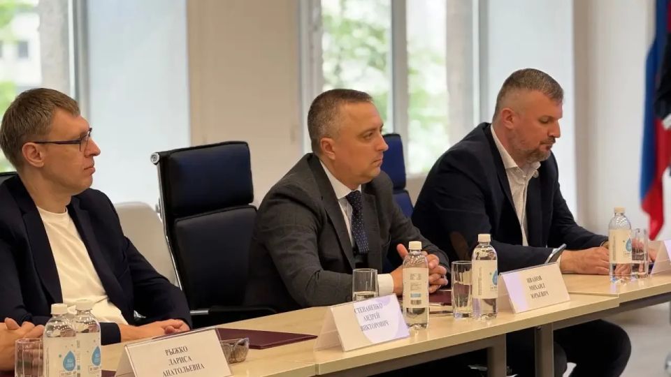 В министерстве образования и науки подписано соглашение о партнёрстве по созданию и развитию кластера среднего профессионального образования «Цифровой код Севера» в рамках федерального проекта «Профессионалитет» В министерстве образования и науки подписано соглашение о партнёрстве по созданию и развитию кластера среднего профессионального образования «Цифровой код Севера» в рамках федерального проекта «Профессионалитет»