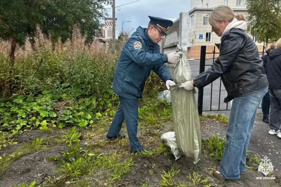 Даже вышло солнце!. Последний день перед выходными для сотрудников Главного управления МЧС России по Мурманской области прошел активно и с пользой Даже вышло солнце!. Последний день перед выходными для сотрудников Главного управления МЧС России по Мурманской области прошел активно и с пользой