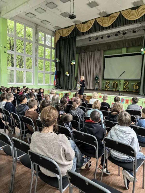 Лето – время безопасности! Сотрудники Госавтоинспекции Мурманской области проводят уроки ПДД в школьных лагерях Лето – время безопасности! Сотрудники Госавтоинспекции Мурманской области проводят уроки ПДД в школьных лагерях