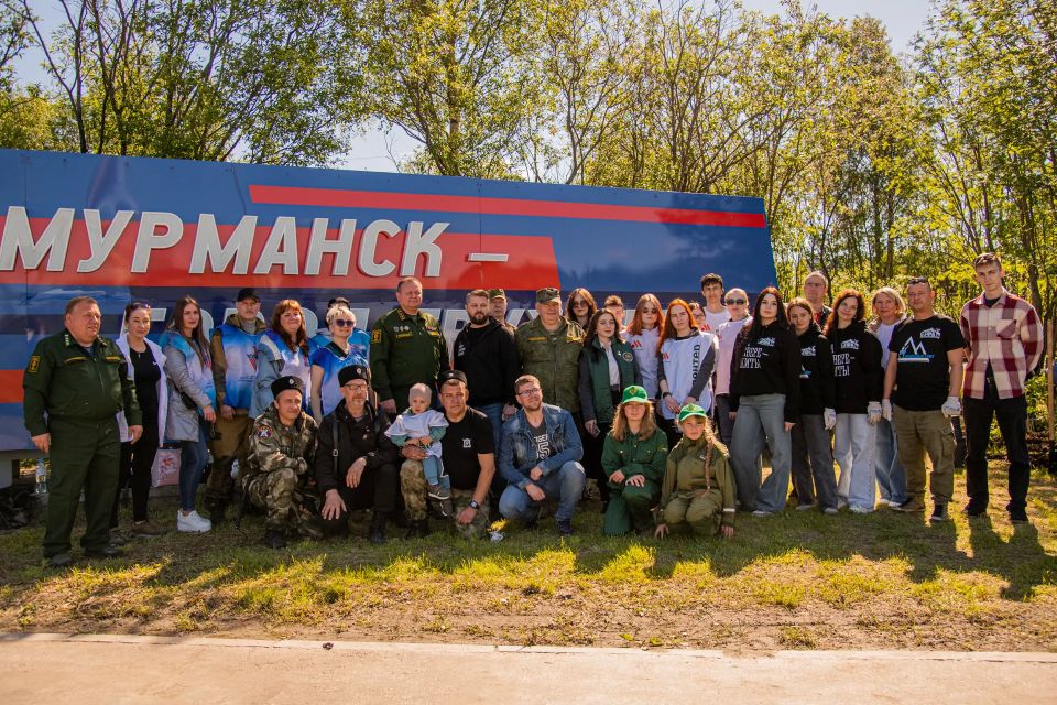 81 саженец шиповника как символ памяти: сегодня в сквере на южном въезде в городгерой мурманчане высадили кустарники в рамках международной акции «Сад памяти» 81 саженец шиповника как символ памяти: сегодня в сквере на южном въезде в городгерой мурманчане высадили кустарники в рамках международной акции «Сад памяти»