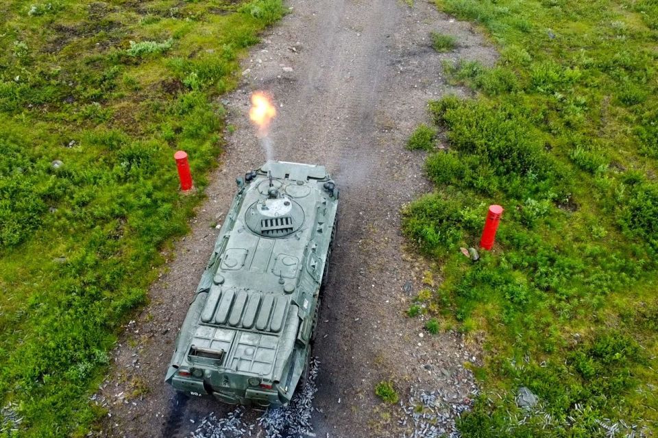 Морпехи-срочники Северного флота перенимают опыт у ветеранов СВО Морпехи-срочники Северного флота перенимают опыт у ветеранов СВО