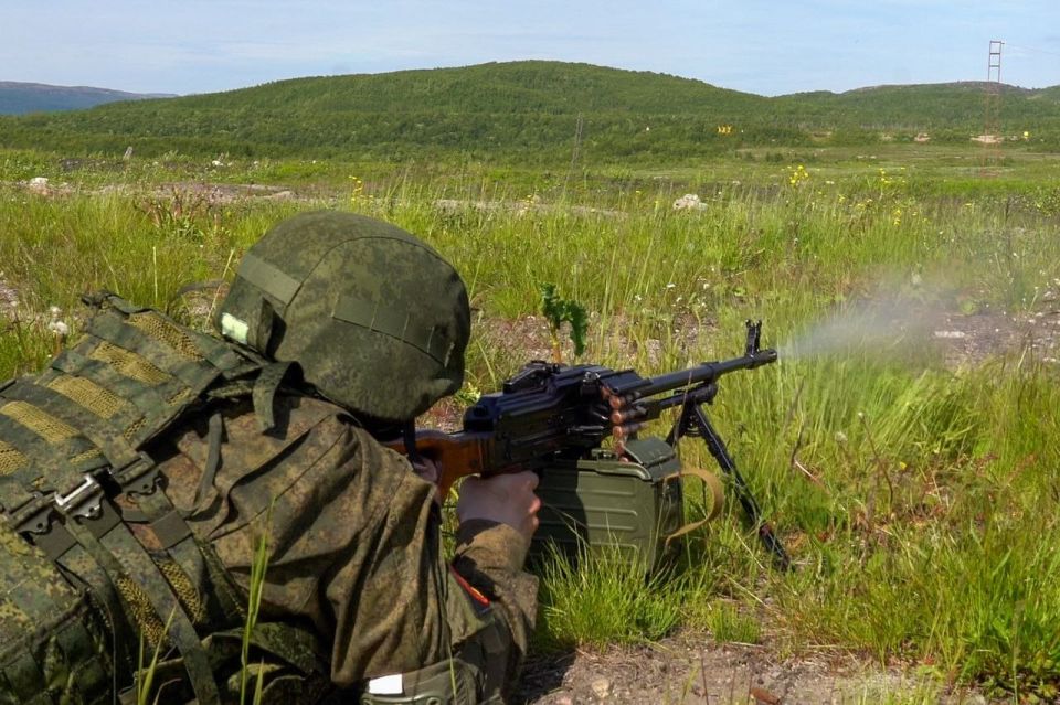 Морпехи-срочники Северного флота перенимают опыт у ветеранов СВО Морпехи-срочники Северного флота перенимают опыт у ветеранов СВО