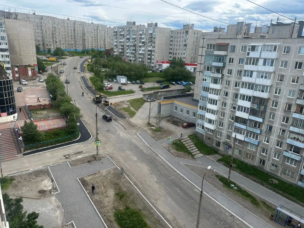 На улице Скальной в рамках нацпроекта «Инфраструктура для жизни» основные работы по фрезерованию уже позади — сейчас на финишную прямую выходит установка новых бордюров На улице Скальной в рамках нацпроекта «Инфраструктура для жизни» основные работы по фрезерованию уже позади — сейчас на финишную прямую выходит установка новых бордюров