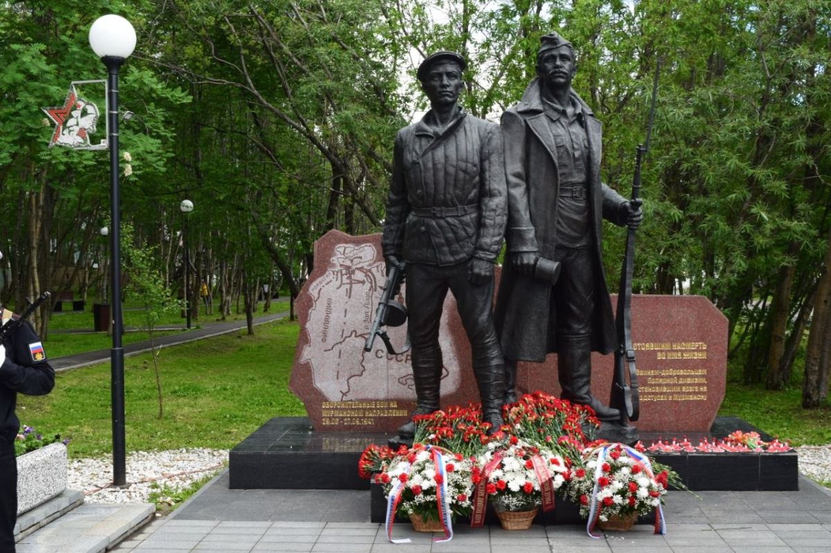 Руководитель следственного отдела по городу Мурманску принял участие в памятном мероприятии Руководитель следственного отдела по городу Мурманску принял участие в памятном мероприятии