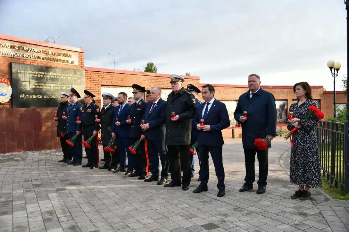 Мурманск почтил память героев Великой Отечественной войны в рамках акции «Свеча Памяти» Мурманск почтил память героев Великой Отечественной войны в рамках акции «Свеча Памяти»