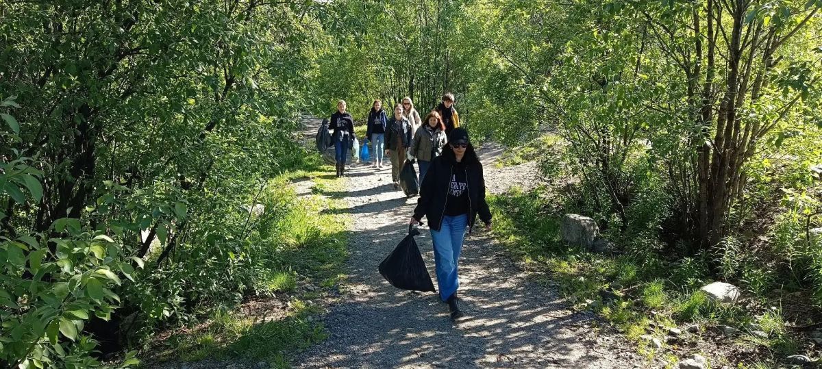 Министерство цифрового развития Мурманской области присоединилось к всероссийскому экологическому субботнику «Зелёная весна – 2026» Министерство цифрового развития Мурманской области присоединилось к всероссийскому экологическому субботнику «Зелёная весна – 2026»