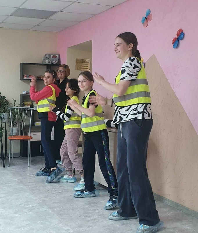 В рамках комплексного профилактического мероприятия, направленного на снижение уровня дорожно-транспортного травматизма среди социально незащищенных слоев населения, сотрудники Госавтоинспекции совместно с агитбригадой... В рамках комплексного профилактического мероприятия, направленного на снижение уровня дорожно-транспортного травматизма среди социально незащищенных слоев населения, сотрудники Госавтоинспекции совместно с агитбригадой...