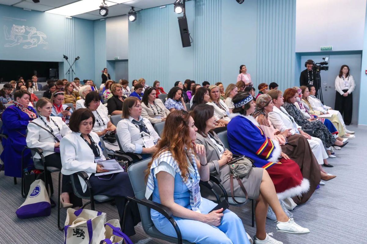 «Это инвестиция в человека, в семью, в будущее российского Севера»: министр культуры Мурманской области представила проект «СОПКИ.СЕМЬЯ» на II Форуме женщин Севера в Москве «Это инвестиция в человека, в семью, в будущее российского Севера»: министр культуры Мурманской области представила проект «СОПКИ.СЕМЬЯ» на II Форуме женщин Севера в Москве