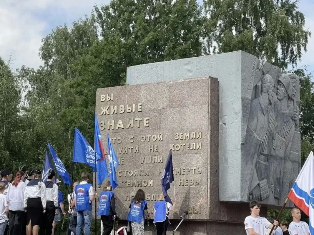 Автопробег «Дорогами народных ополченцев» стартовал в Мурманске Автопробег «Дорогами народных ополченцев» стартовал в Мурманске