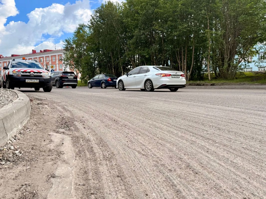В Мурманске продолжается дорожная кампания в рамках программы «На Севере – жить!» В Мурманске продолжается дорожная кампания в рамках программы «На Севере – жить!»