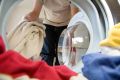 Стиральные привычки, от которых пора отказаться: эксперты отмечают 7 устаревших методов