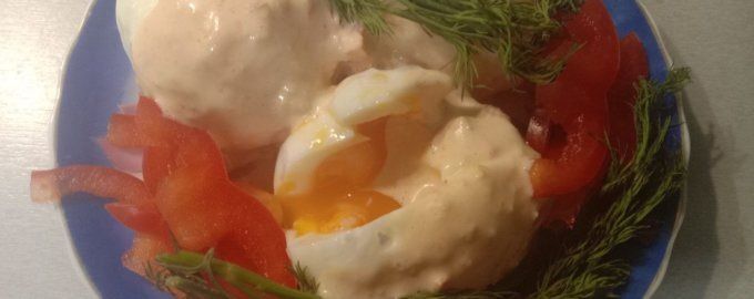Яйца всмятку с соусом: быстро, просто и непременно вкусно