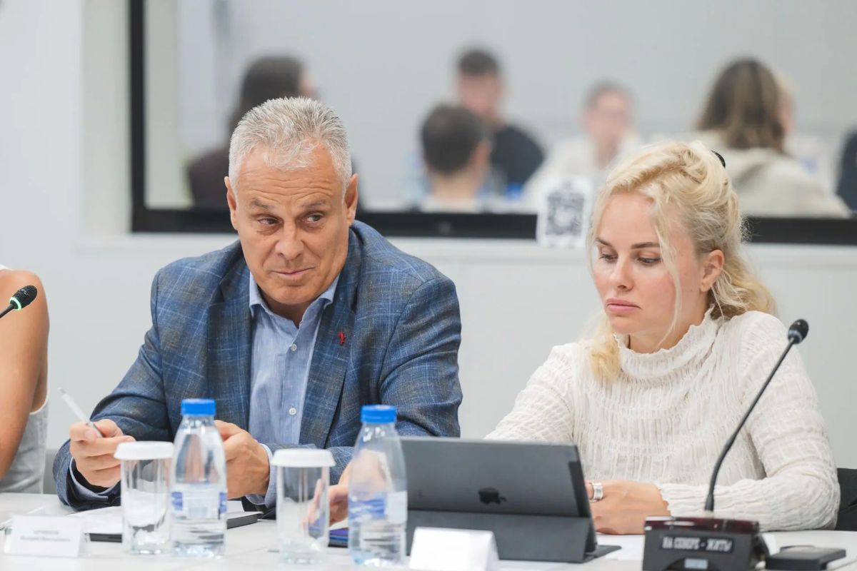 В День архитектора на заседании регионального архитектурно-градостроительного совета под руководством губернатора Андрея Чибиса эксперты обсудили планы по развитию Мурманска В День архитектора на заседании регионального архитектурно-градостроительного совета под руководством губернатора Андрея Чибиса эксперты обсудили планы по развитию Мурманска