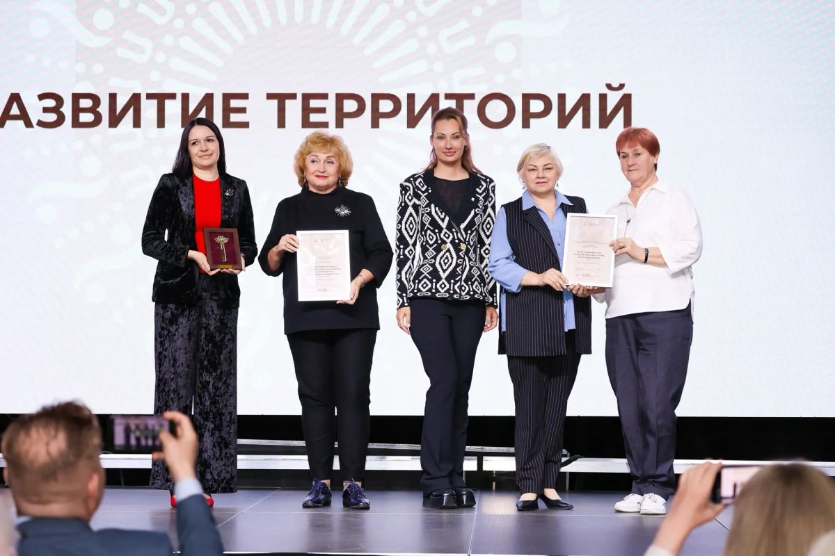 Заместитель губернатора Анна Головина вручила награды победителям регионального тура VIII Национальной премии «Корпоративный музей» Заместитель губернатора Анна Головина вручила награды победителям регионального тура VIII Национальной премии «Корпоративный музей»