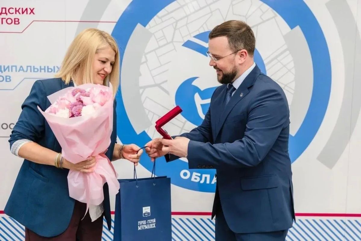 Глава города Мурманска Иван Лебедев вручил почетные знаки Губернатора Мурманской области «За оказание помощи при проведении СВО «Своих не бросаем»» в штабе общественной поддержки «Единой России» (просп Глава города Мурманска Иван Лебедев вручил почетные знаки Губернатора Мурманской области «За оказание помощи при проведении СВО «Своих не бросаем»» в штабе общественной поддержки «Единой России» (просп