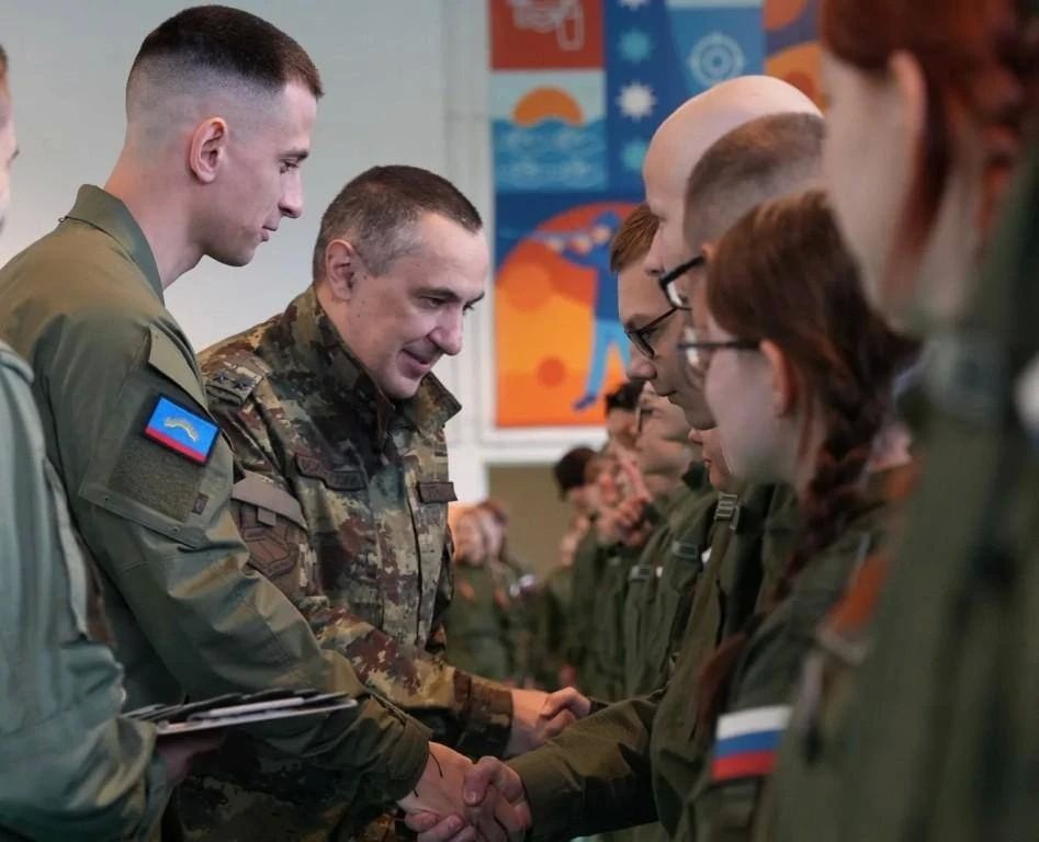 Офицер спецназа УФСИН принял участие в открытии военно-патриотической смены Офицер спецназа УФСИН принял участие в открытии военно-патриотической смены