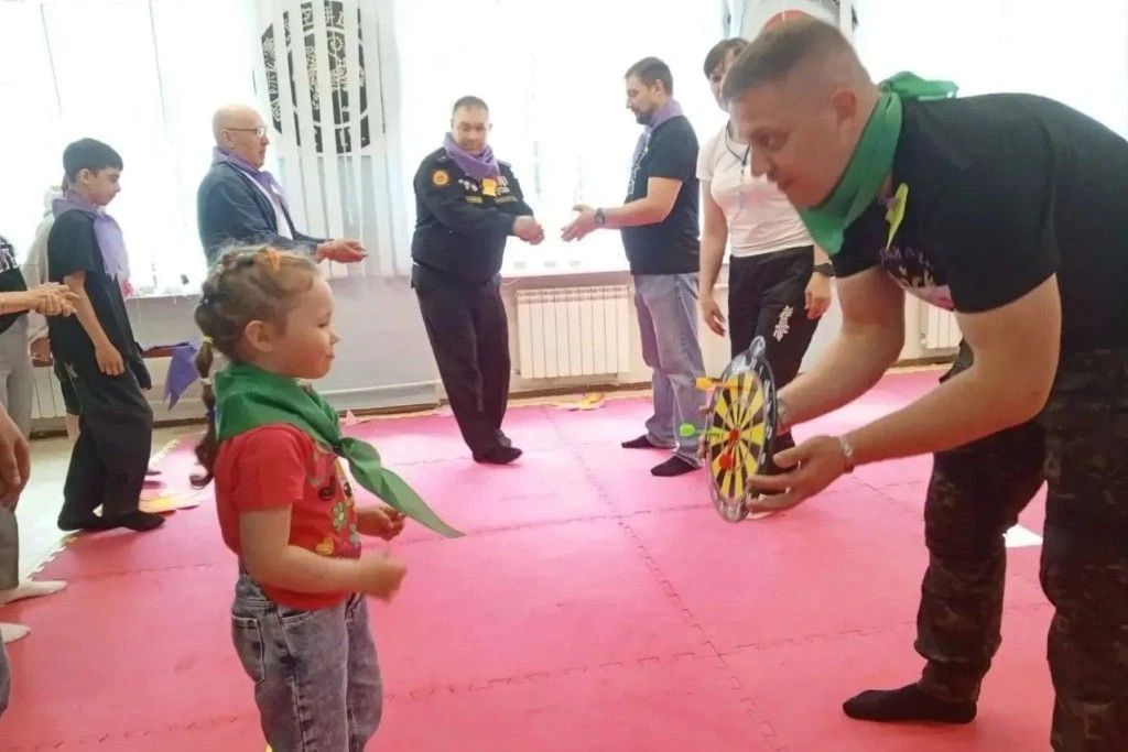В Оленегорске сотрудники КП-24 и ветераны СВО провели встречу с воспитанниками социального центра В Оленегорске сотрудники КП-24 и ветераны СВО провели встречу с воспитанниками социального центра