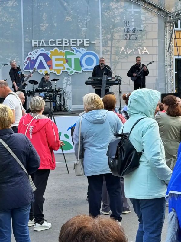 В эти выходные в рамках цикла воскресных городских мероприятий «На Севере — лето» мурманчан ждала яркая программа от лучших творческих коллективов города В эти выходные в рамках цикла воскресных городских мероприятий «На Севере — лето» мурманчан ждала яркая программа от лучших творческих коллективов города