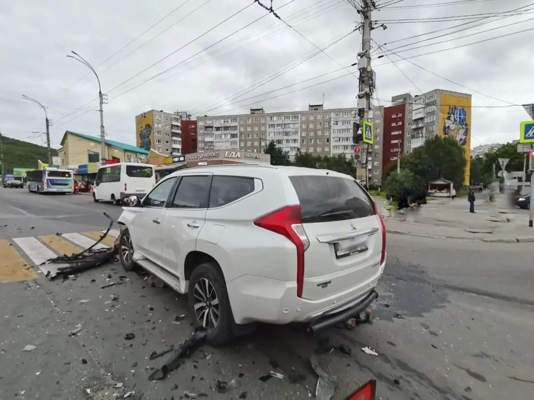 Три человека пострадали в аварии на Кольском проспекте в Мурманске Три человека пострадали в аварии на Кольском проспекте в Мурманске