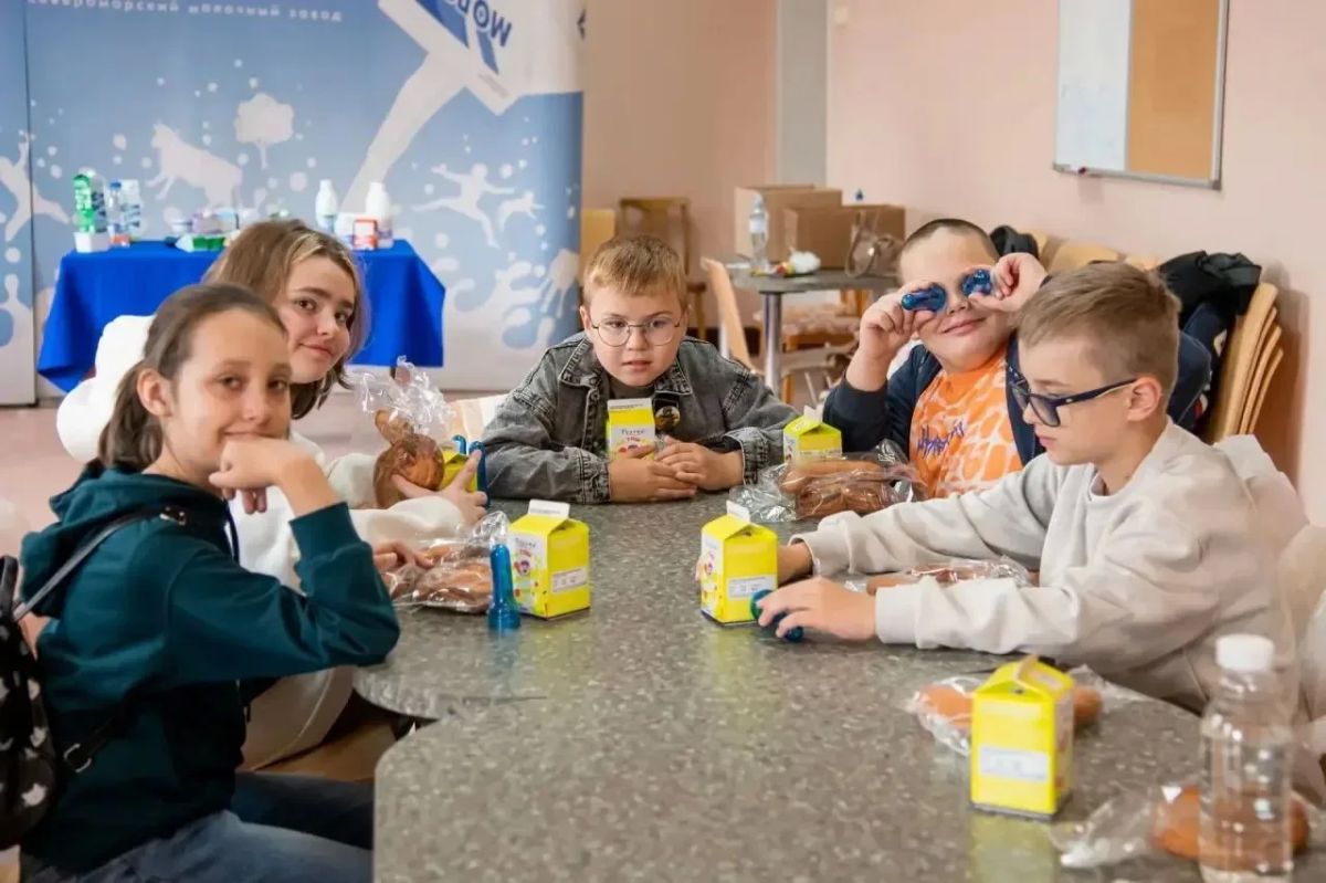 Как из маленькой пластиковой заготовки получается настоящая бутылка и сколько нужно молока для 25 кг масла? Ответы на эти и многие другие вопросы узнали ребята из второй смены летнего лагеря СОШ №58 Как из маленькой пластиковой заготовки получается настоящая бутылка и сколько нужно молока для 25 кг масла? Ответы на эти и многие другие вопросы узнали ребята из второй смены летнего лагеря СОШ №58