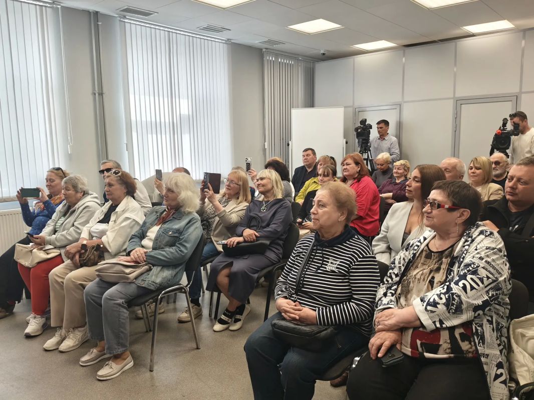 Презентация поэмы «Русь на марше»: подлинные истории героев СВО прозвучали в Мурманском областном краеведческом музее Презентация поэмы «Русь на марше»: подлинные истории героев СВО прозвучали в Мурманском областном краеведческом музее